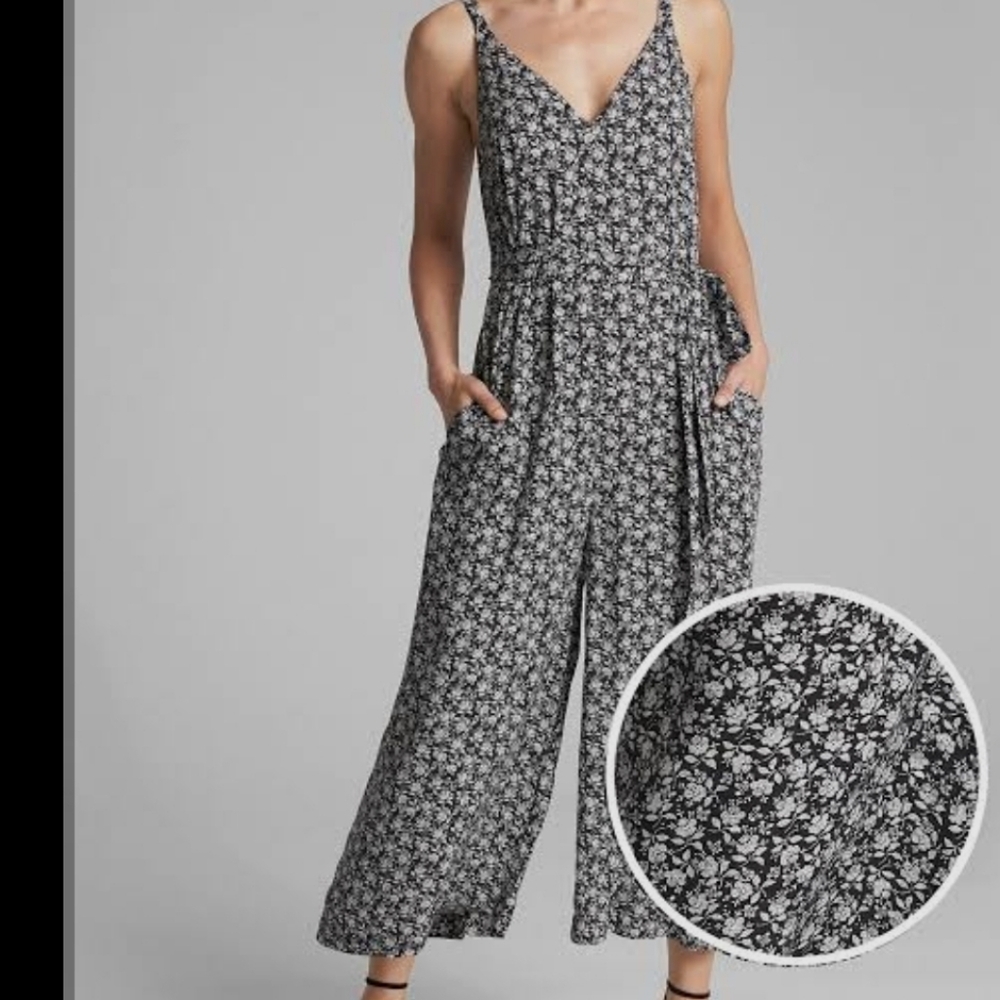 Gap Wide Leg V Neck Romper,Small,Floral
